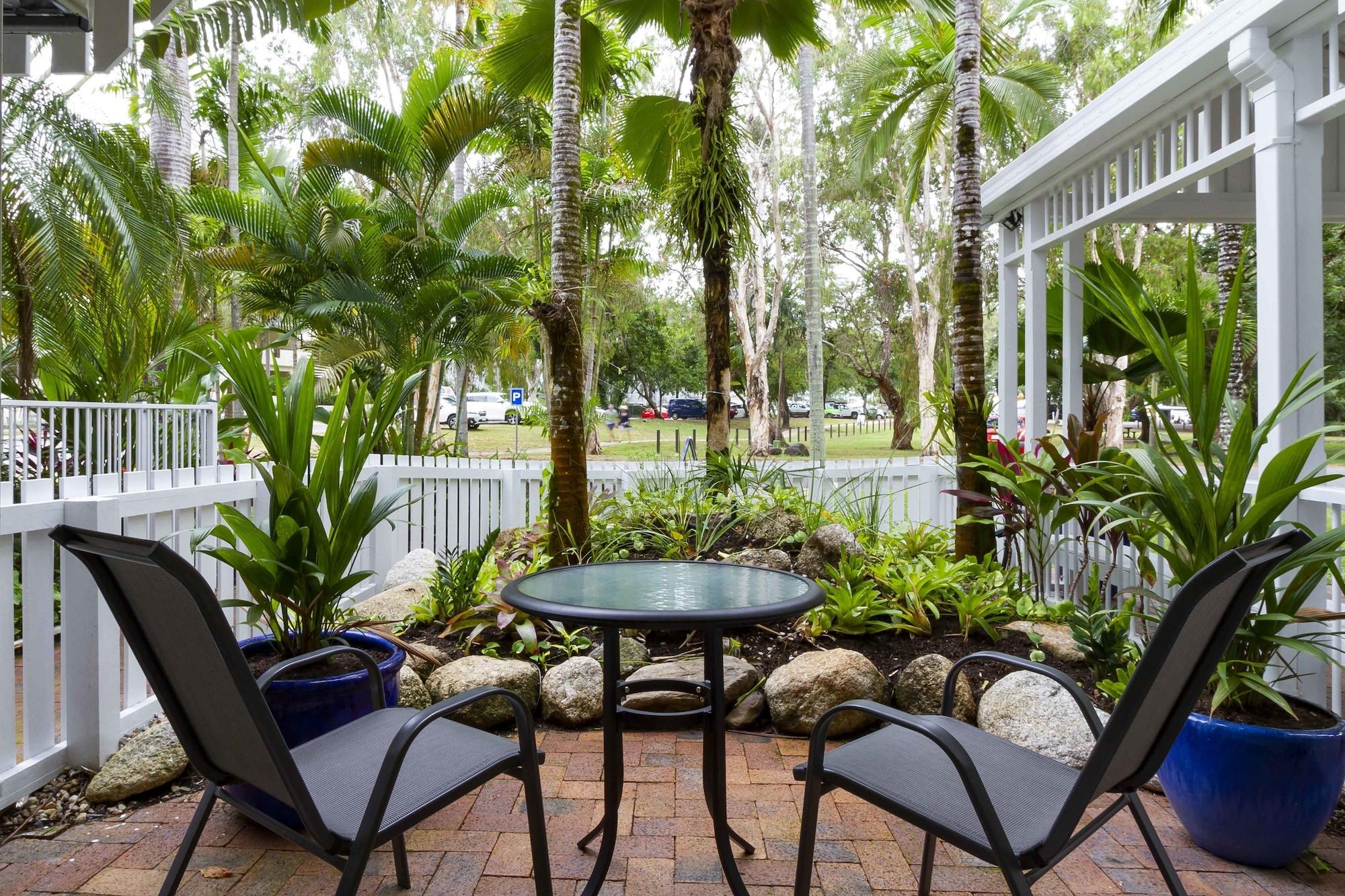The White House Port Douglas Exterior photo