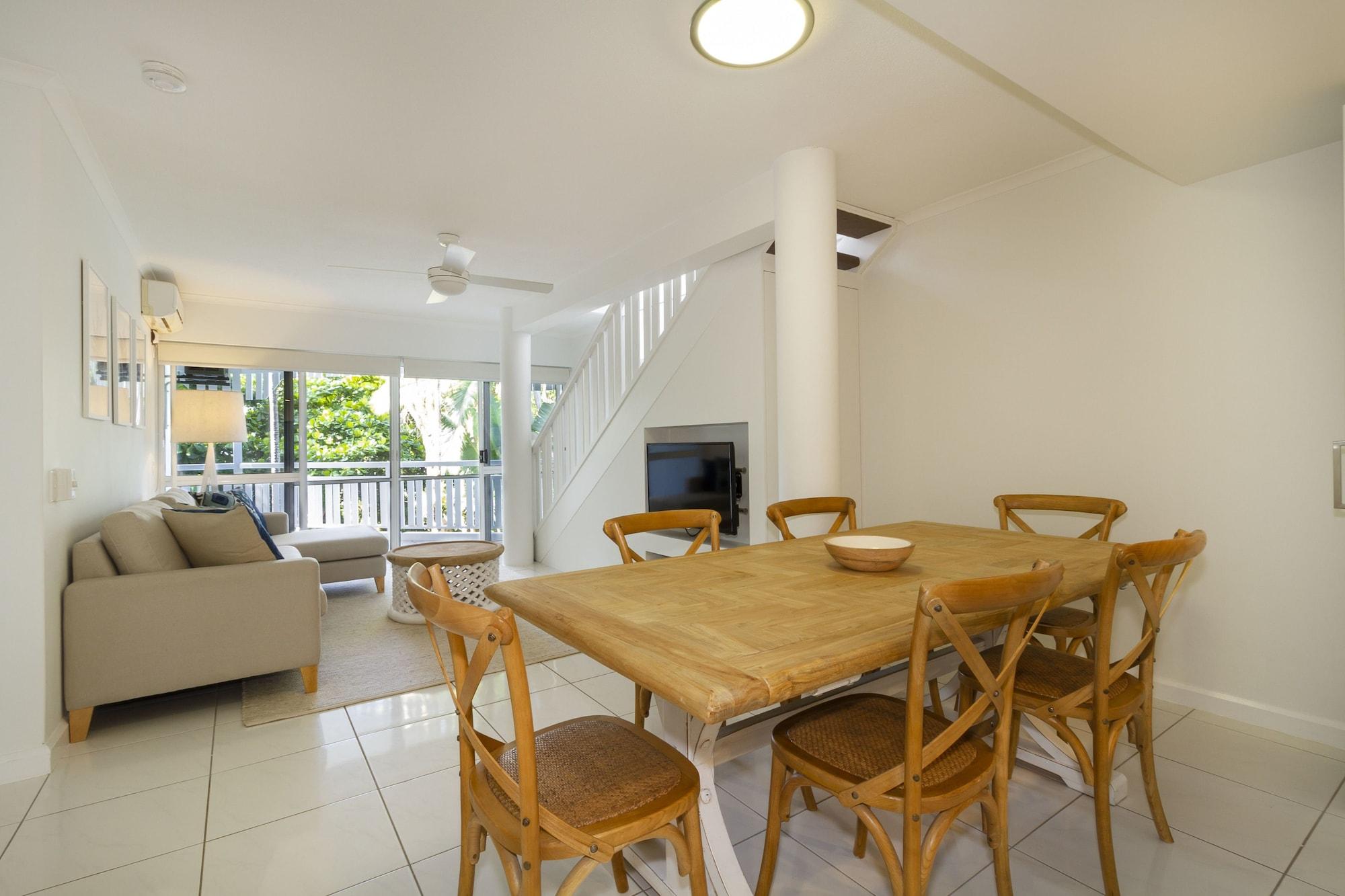 The White House Port Douglas Exterior photo