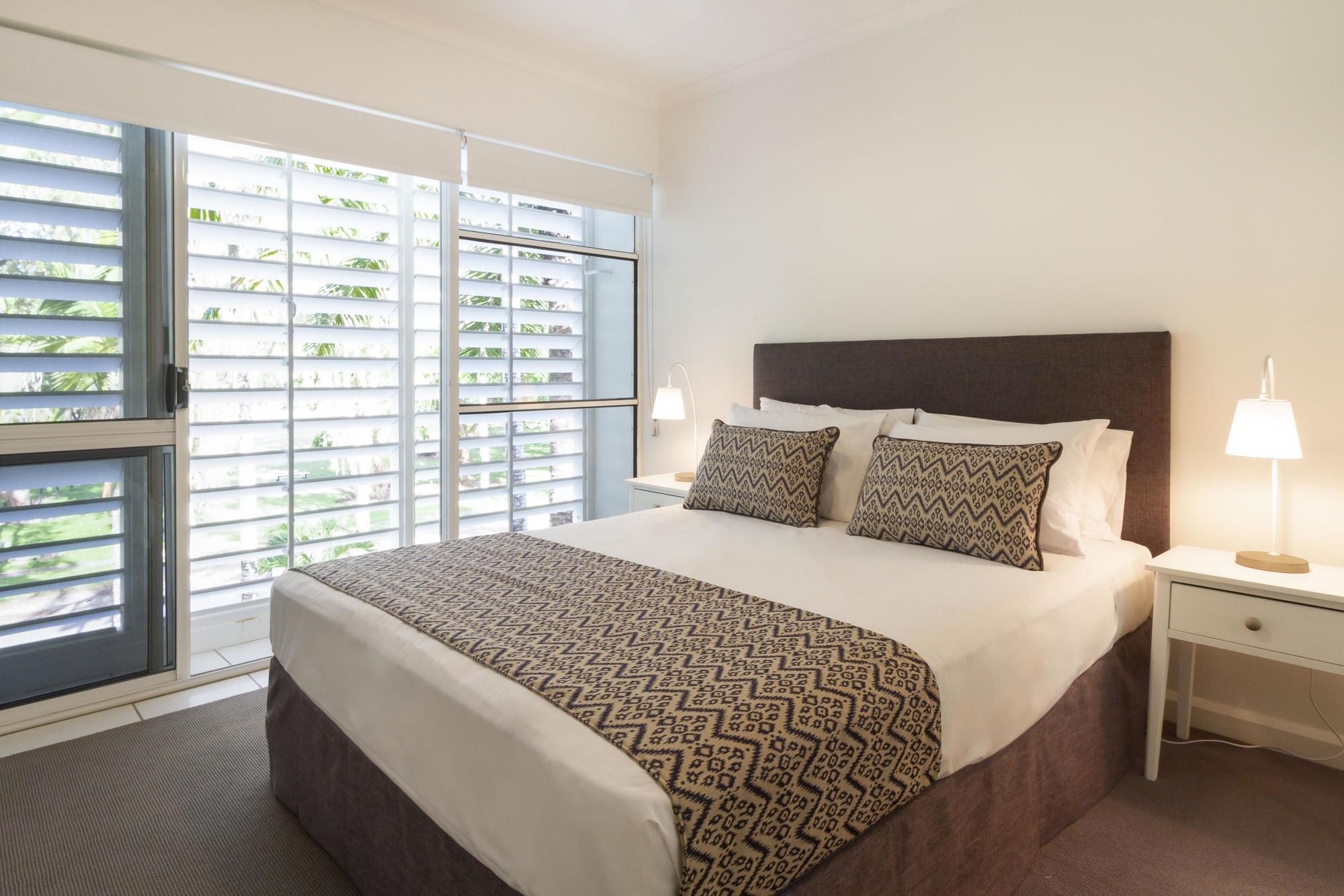 The White House Port Douglas Exterior photo