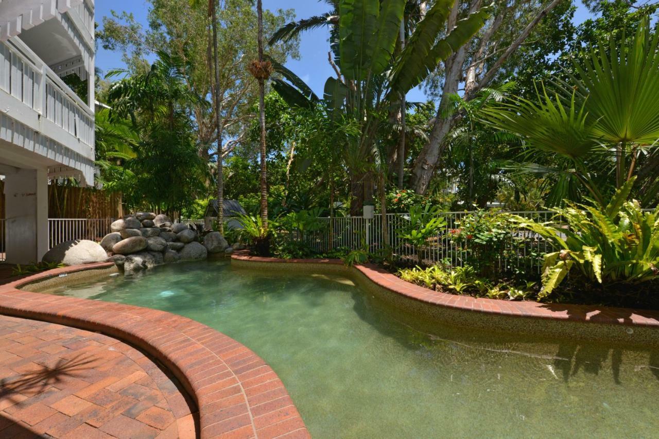 The White House Port Douglas Exterior photo